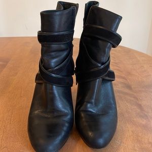 Cole Haan Black leather Ankle Boots with Suede Strap accents size 10